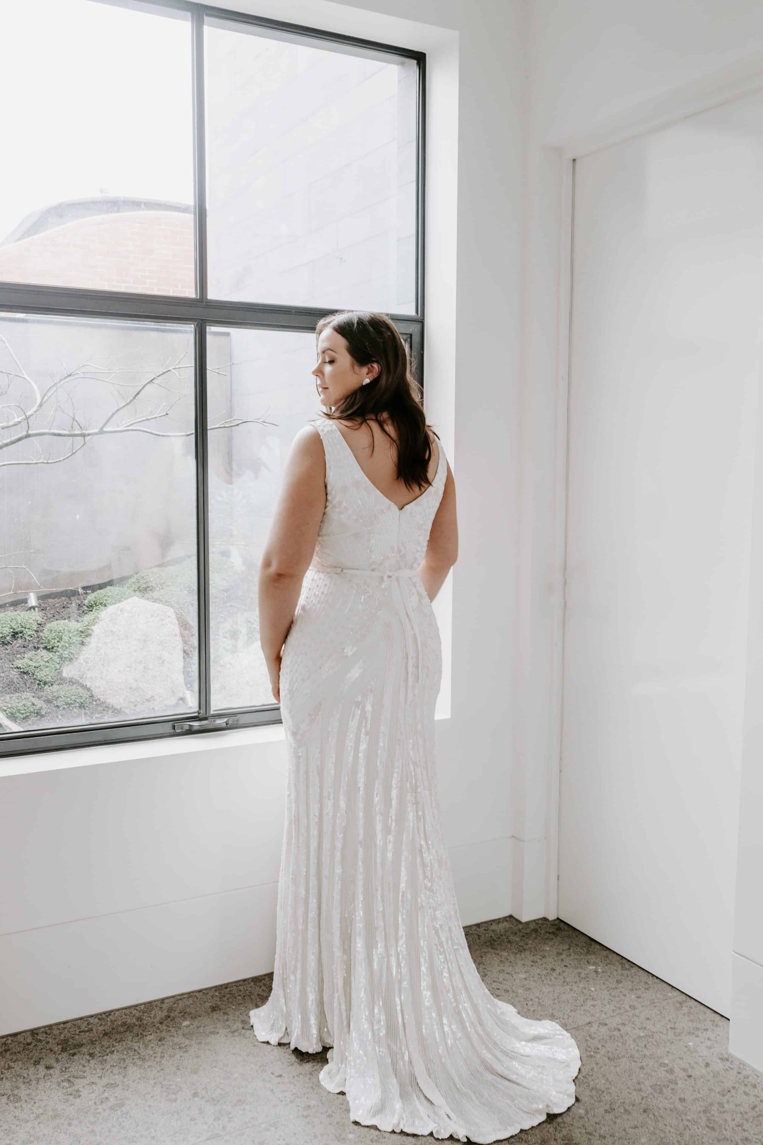 Frau mit Kleid Curvy Bride